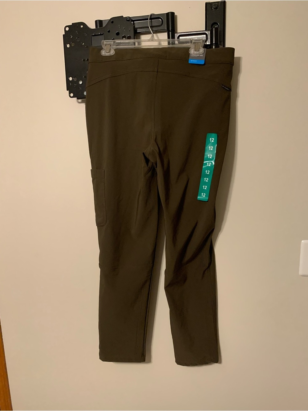 New active Columbia Women's Olive Straight-Leg Performance Pants. Size 12 - Picture 3 of 9
